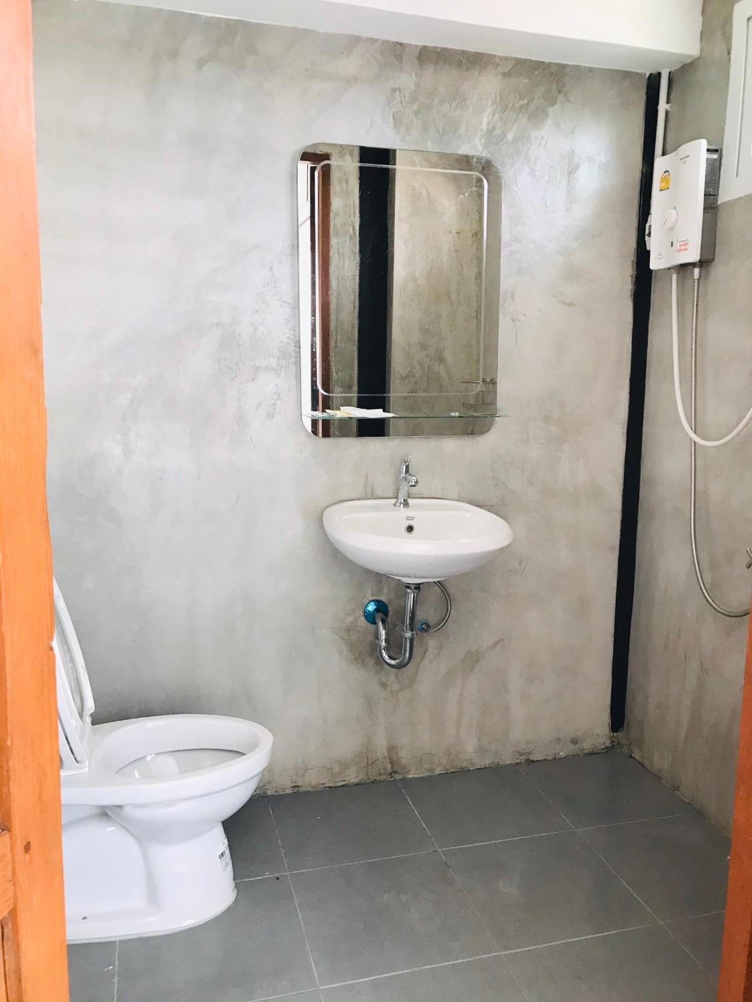 Solarcell Private Homestay - โซล่าเซลล์ไพรเวทโฮมสเตย์ Uthai Thani Exterior photo